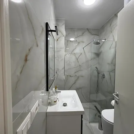 Noar Luxury * Golem (Tirana)